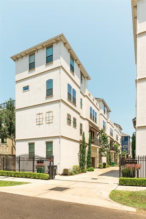 1139 W 15th 1/2 Street, Houston, TX 77008 1139 W 15th 1/2 Street, Houston, TX 77008