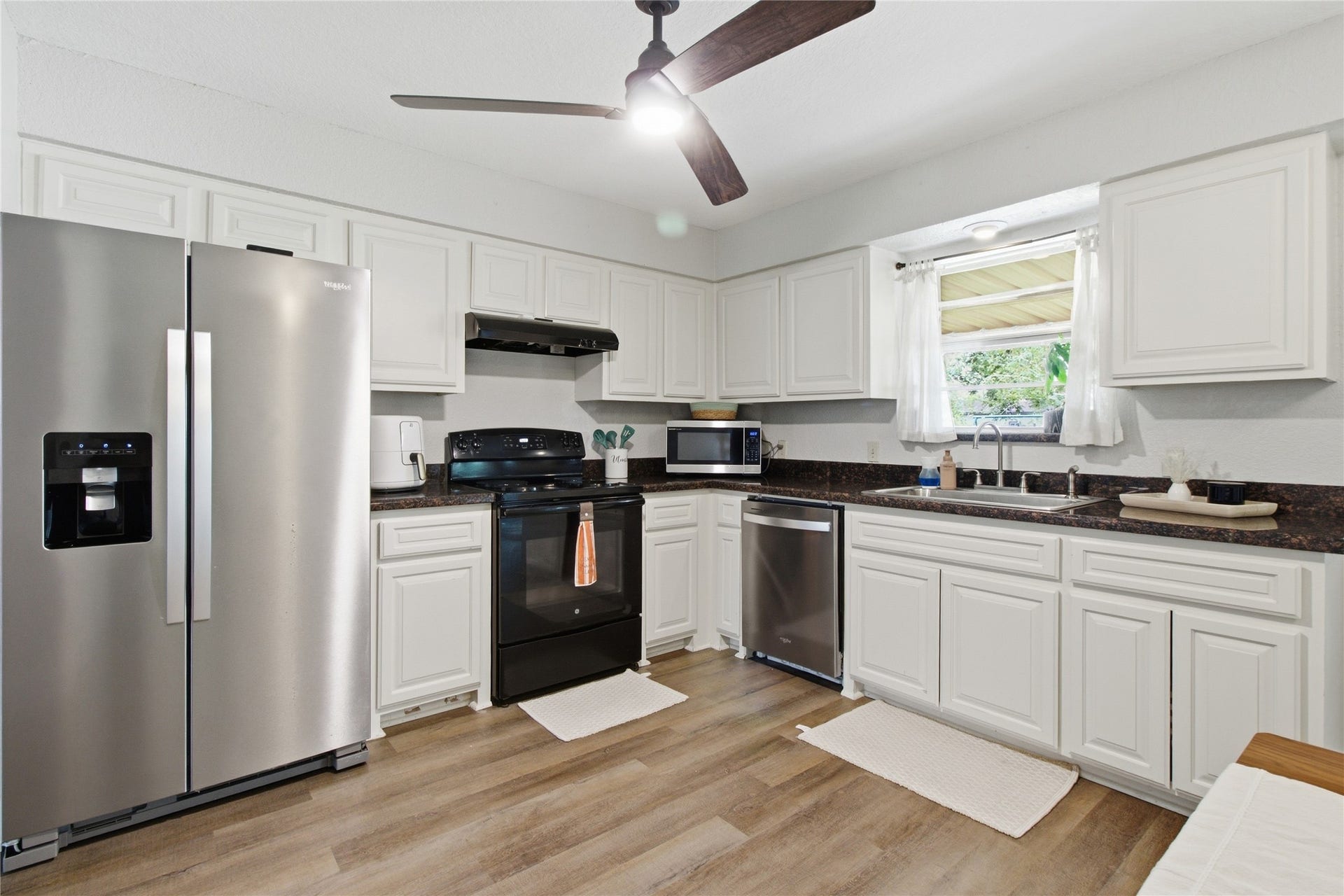 5106 3rd Street, Danbury, TX 77534 5106 3rd Street, Danbury, TX 77534