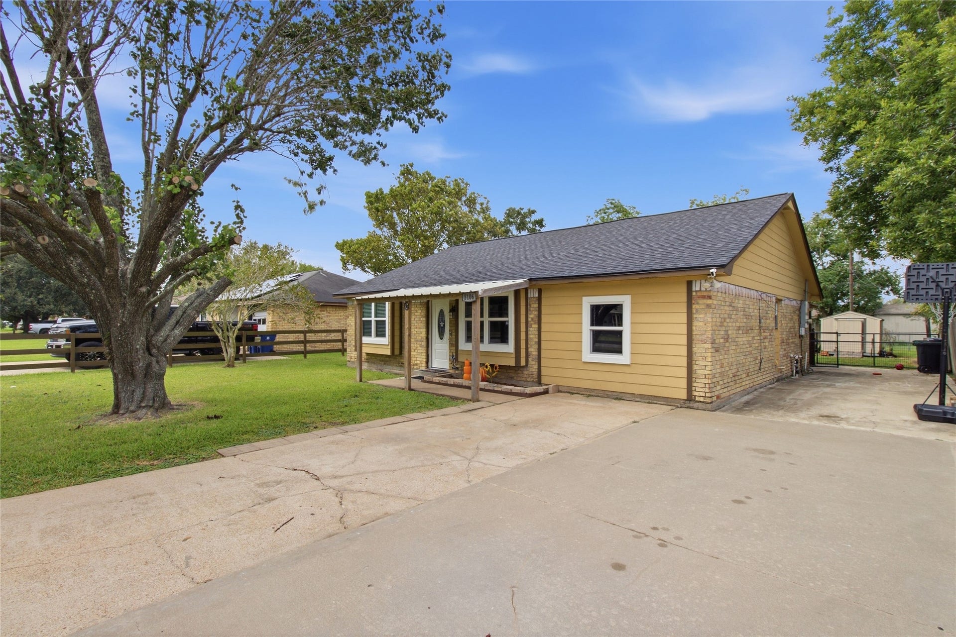 5106 3rd Street, Danbury, TX 77534 5106 3rd Street, Danbury, TX 77534