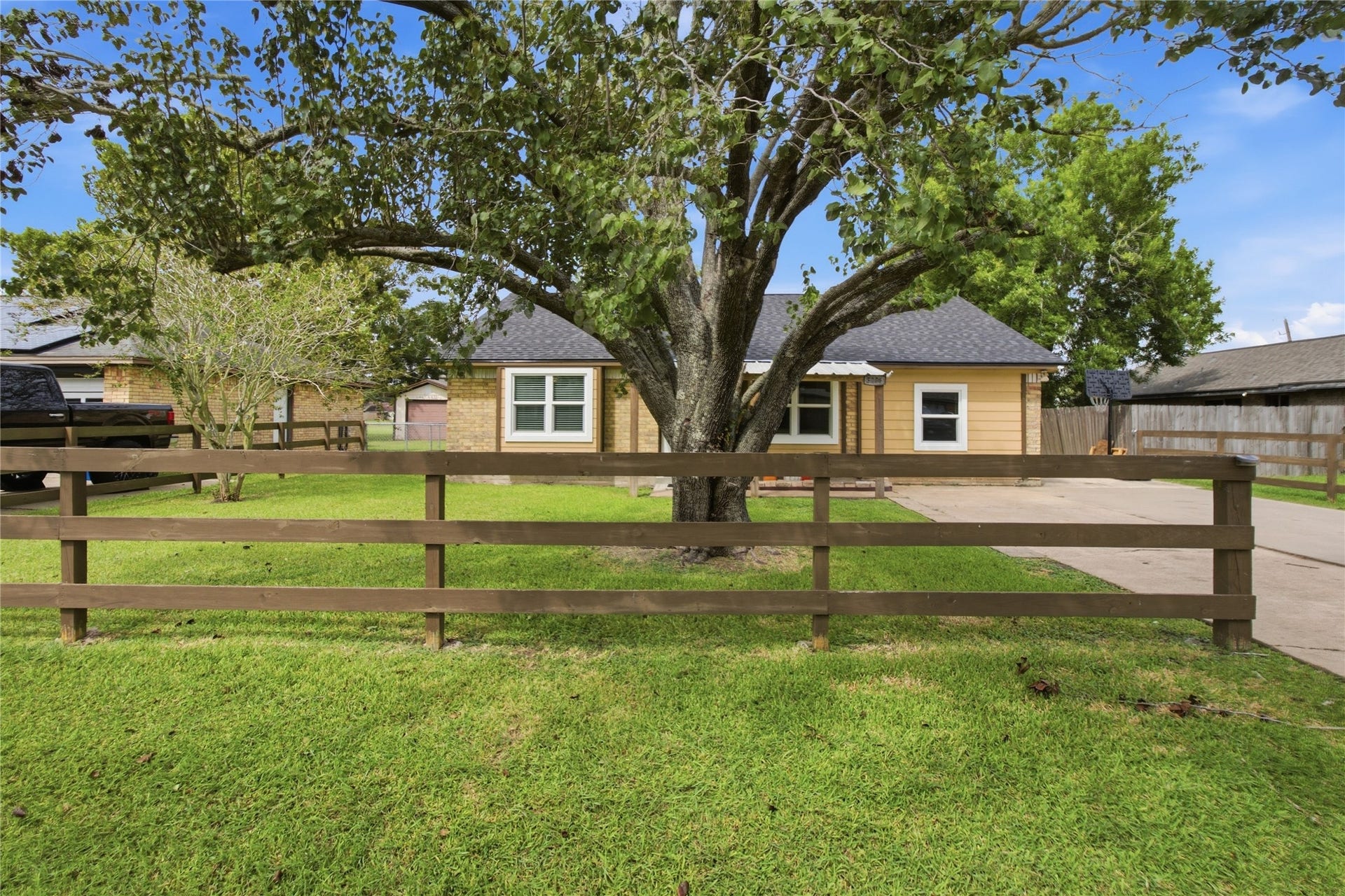 5106 3rd Street, Danbury, TX 77534 5106 3rd Street, Danbury, TX 77534