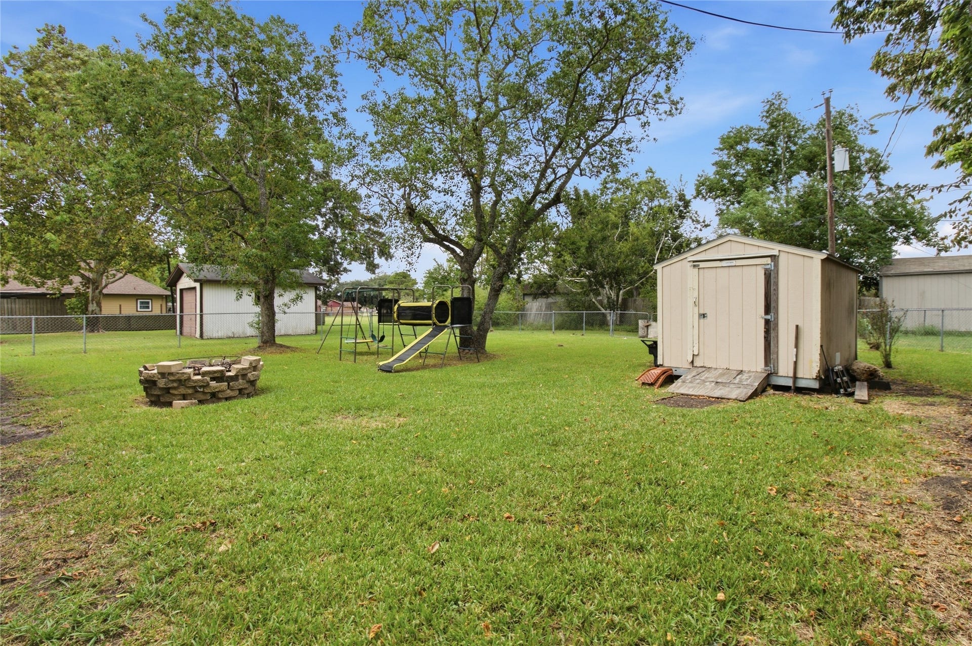 5106 3rd Street, Danbury, TX 77534 5106 3rd Street, Danbury, TX 77534