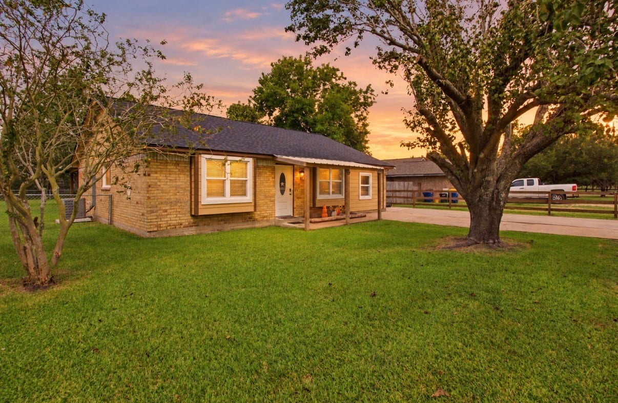 5106 3rd Street, Danbury, TX 77534 5106 3rd Street, Danbury, TX 77534