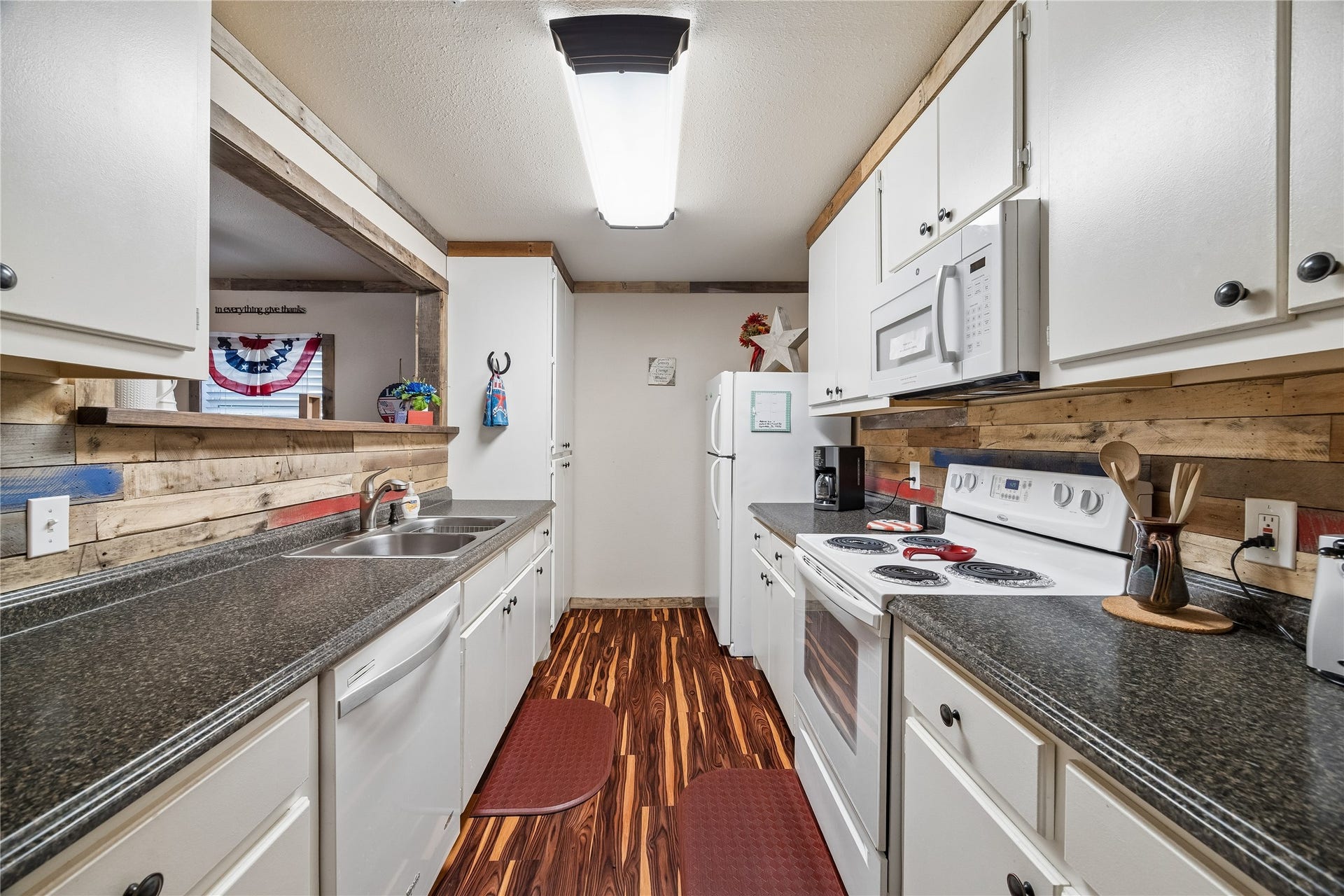 26904 Brentwood Road, Splendora, TX 77372 Americana Cottage Kitchen