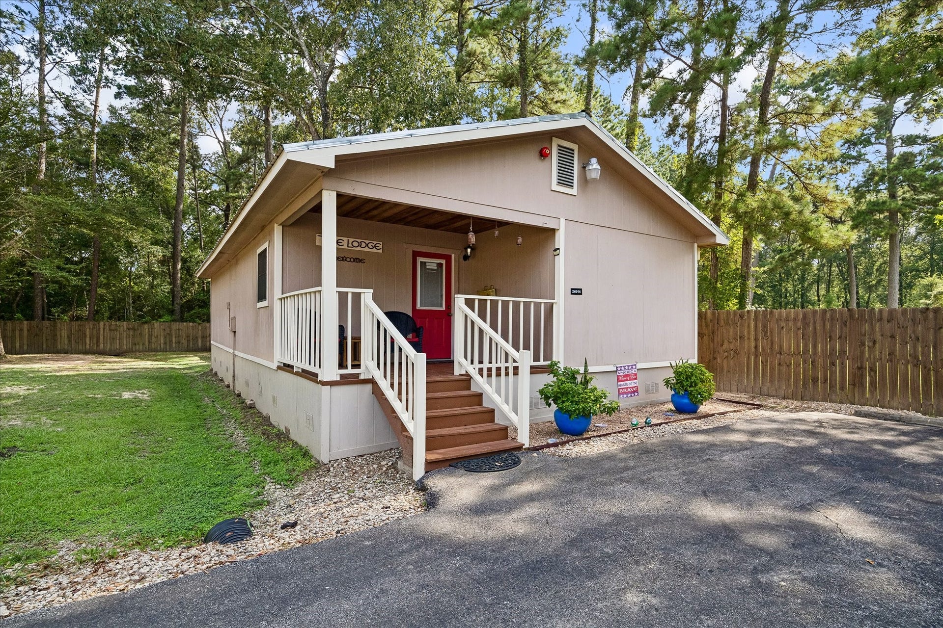 26904 Brentwood Road, Splendora, TX 77372 'The Lodge" Features 2 bedrooms, kitchen, livingroom,& full bathroom