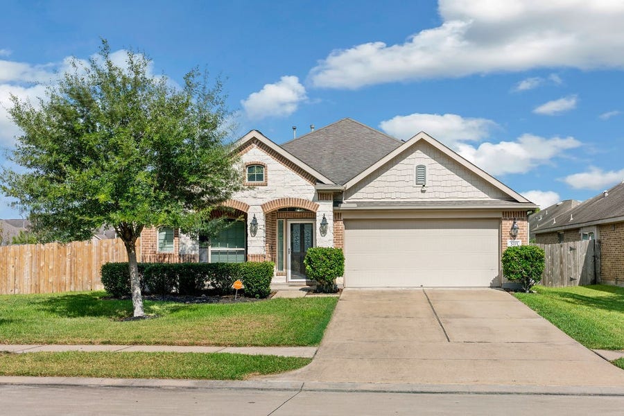 Property photo for 5215 Green Heath Lane, Rosharon, TX