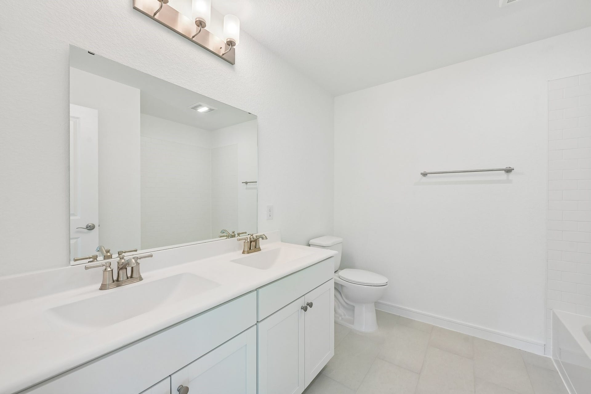 1053 Apple Ridge Road, Magnolia, TX 77363 Hall bath (*Photo not of actual home and used for illustration purposes only.)
