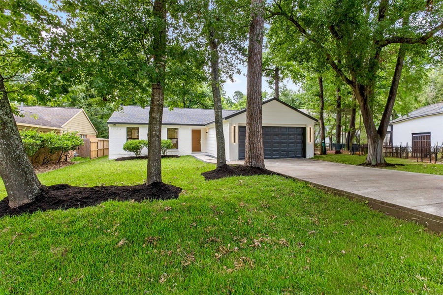 Property photo for 21 N Wavy Oak Circle, Spring, TX