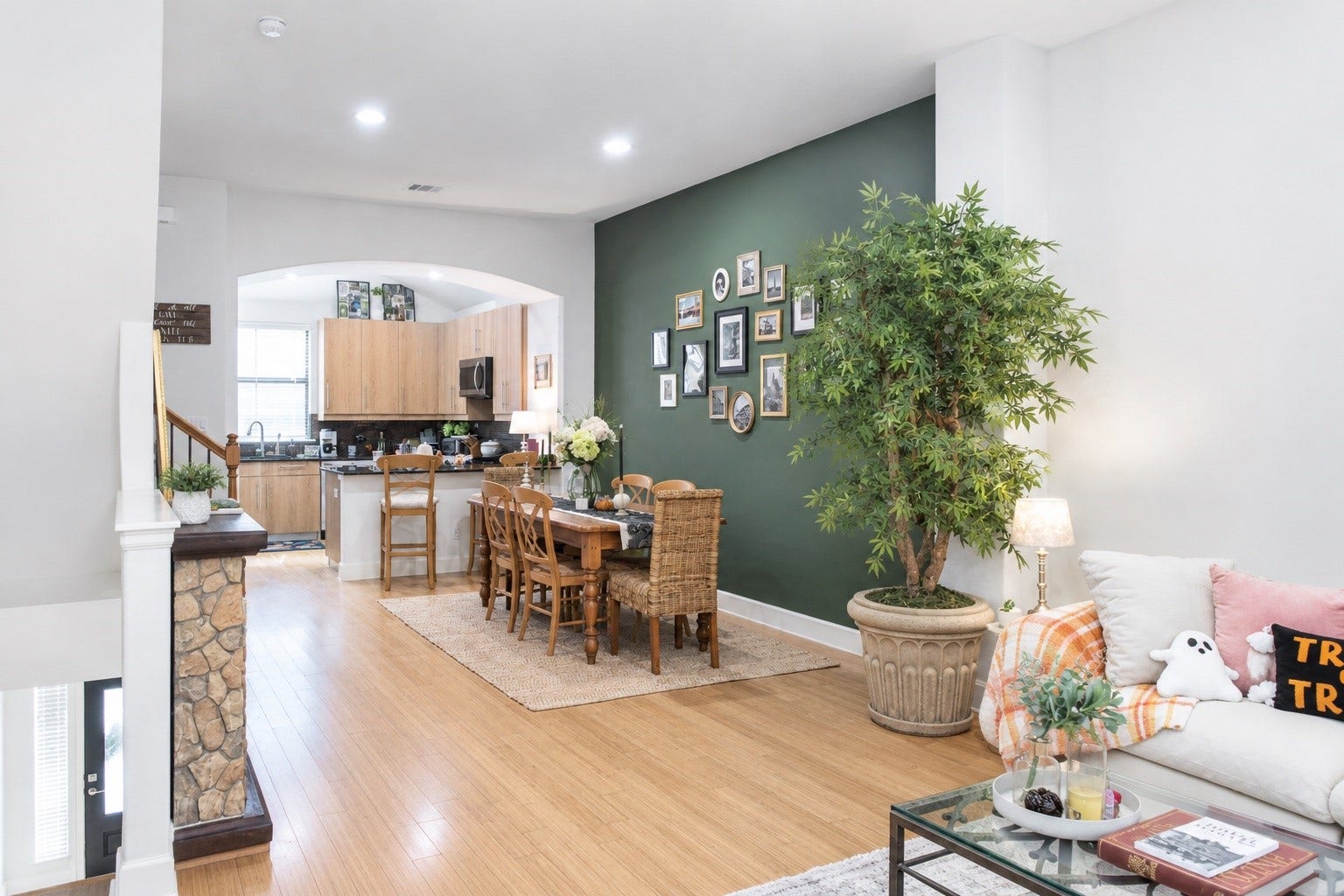2904 Chenevert Street, #J, Houston, TX 77004 2904 Chenevert Street, #J, Houston, TX 77004