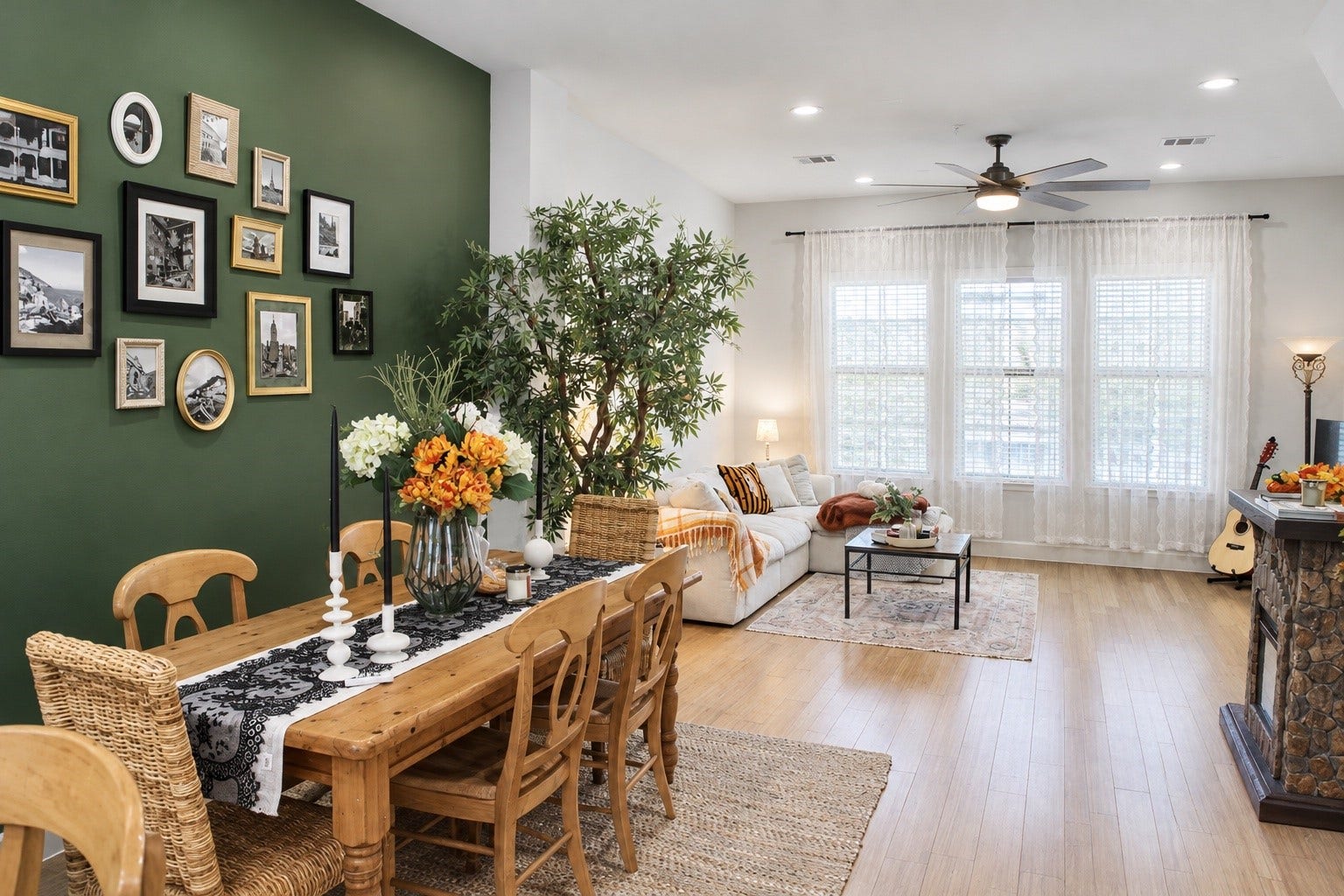 2904 Chenevert Street, #J, Houston, TX 77004 Kitchen table comes included
