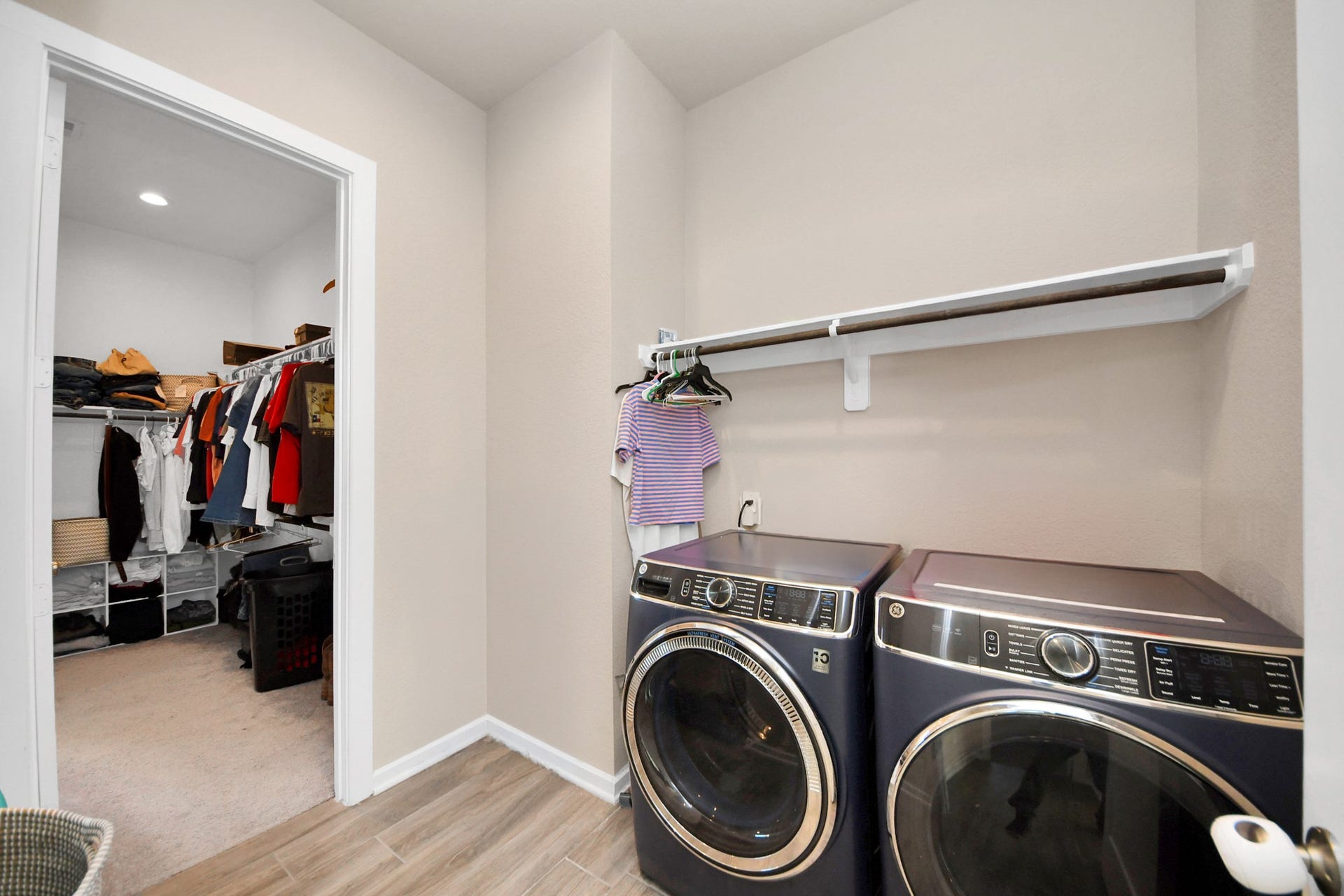 4734 Franklin Way, Iowa Colony, TX 77583 Access the laundry room directly from one of the walk-in closets!