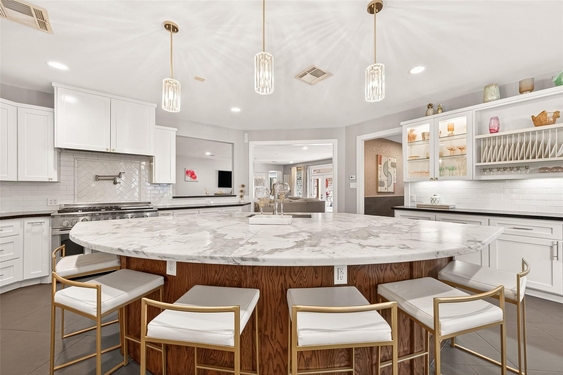 Modern pendant lighting, great gathering space for entertaining.