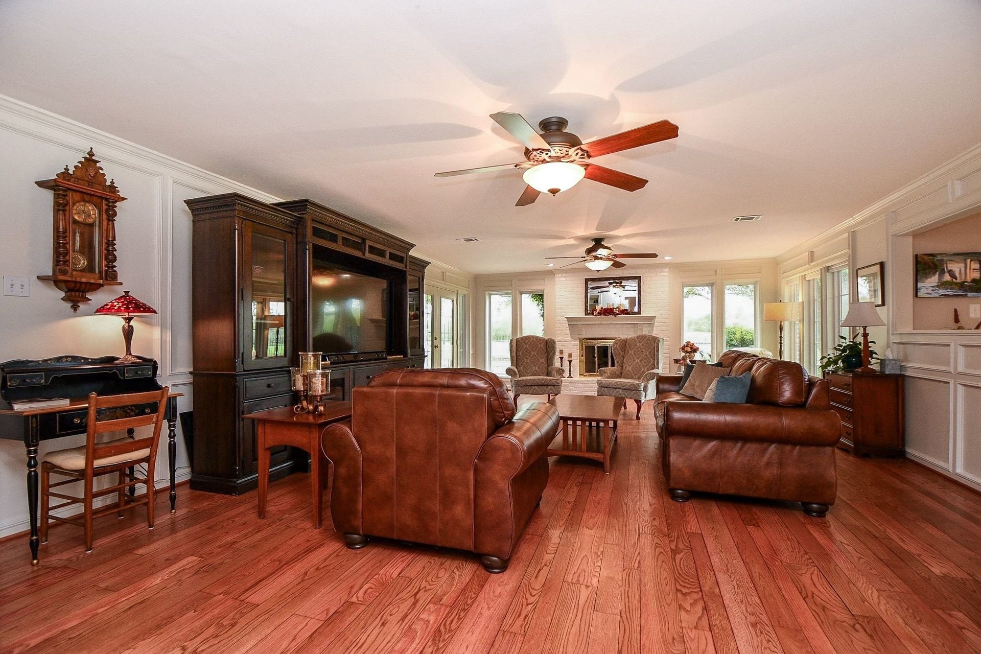 3323 El Dorado Boulevard, Missouri City, TX 77459 These are white oak wood floors that are 1" thick. Simply stunning