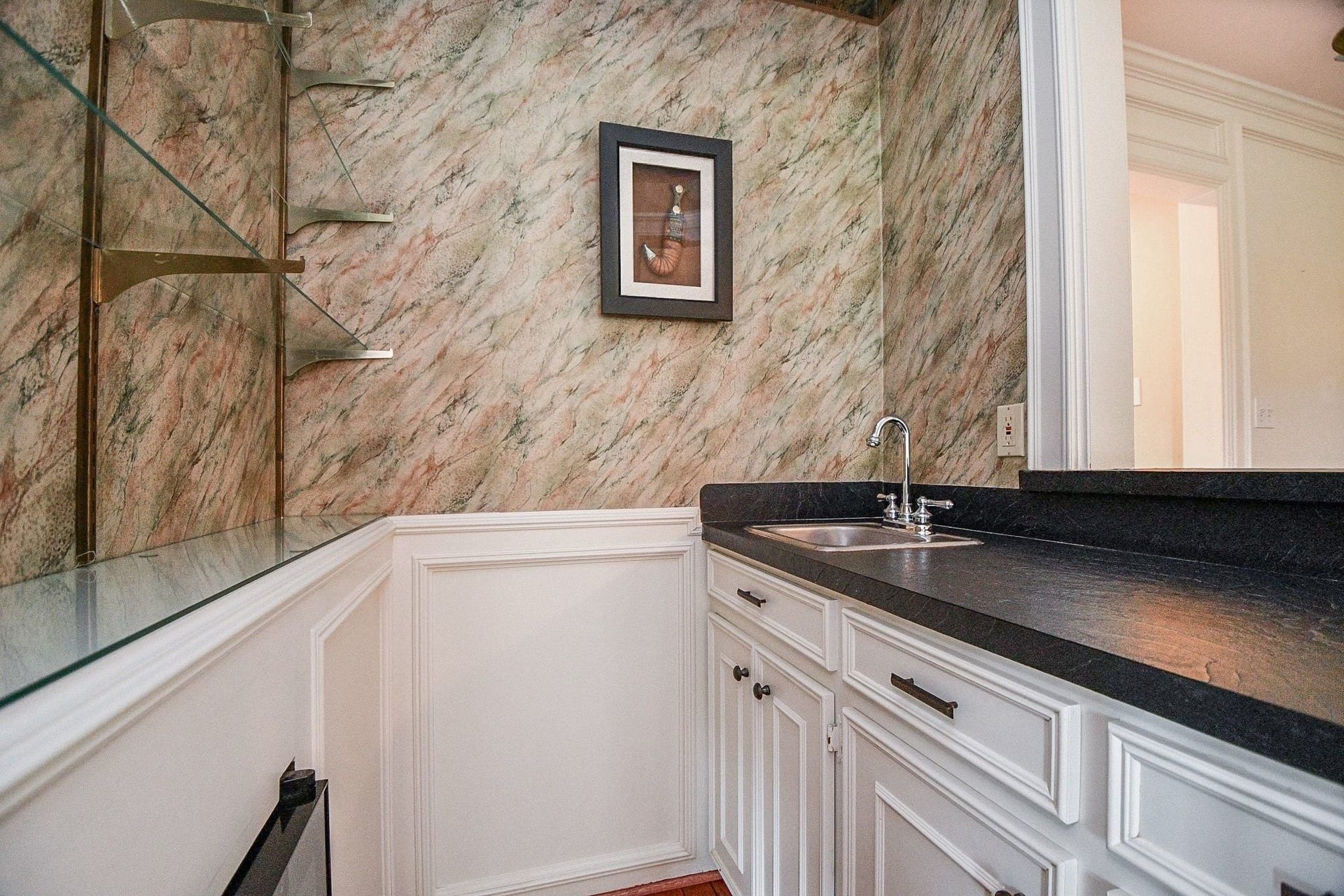 3323 El Dorado Boulevard, Missouri City, TX 77459 Wet bar area right off the Living Room