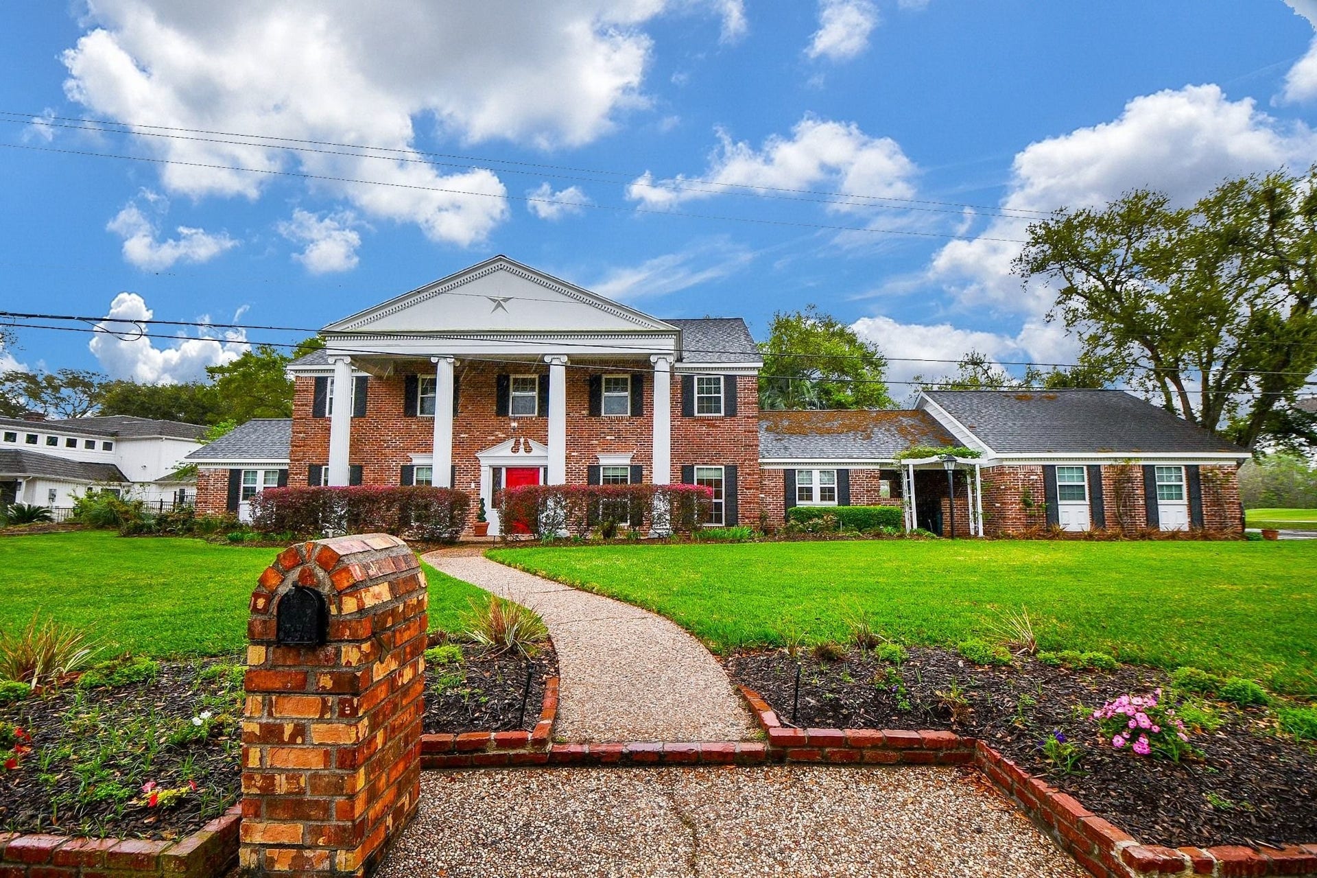 3323 El Dorado Boulevard, Missouri City, TX 77459 Stately, colonial entrance to this sprawling home