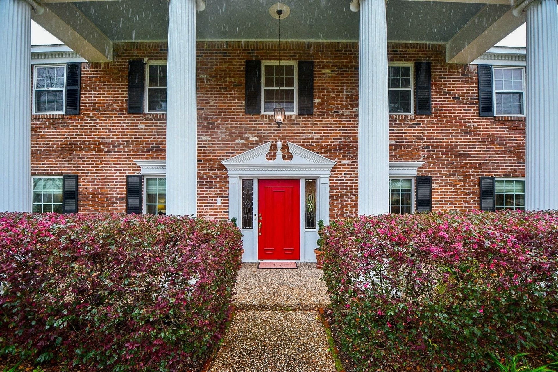 3323 El Dorado Boulevard, Missouri City, TX 77459 What a perfect touch statement the red door makes