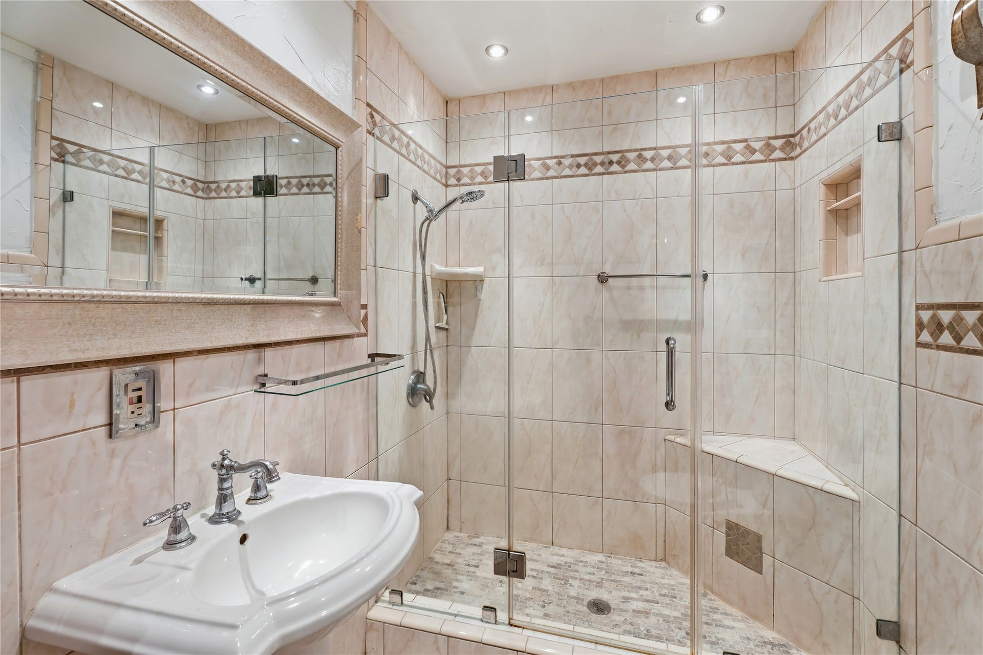 2609 Bevis Street, Houston, TX 77008 2609 Bevis Street, Houston, TX 77008