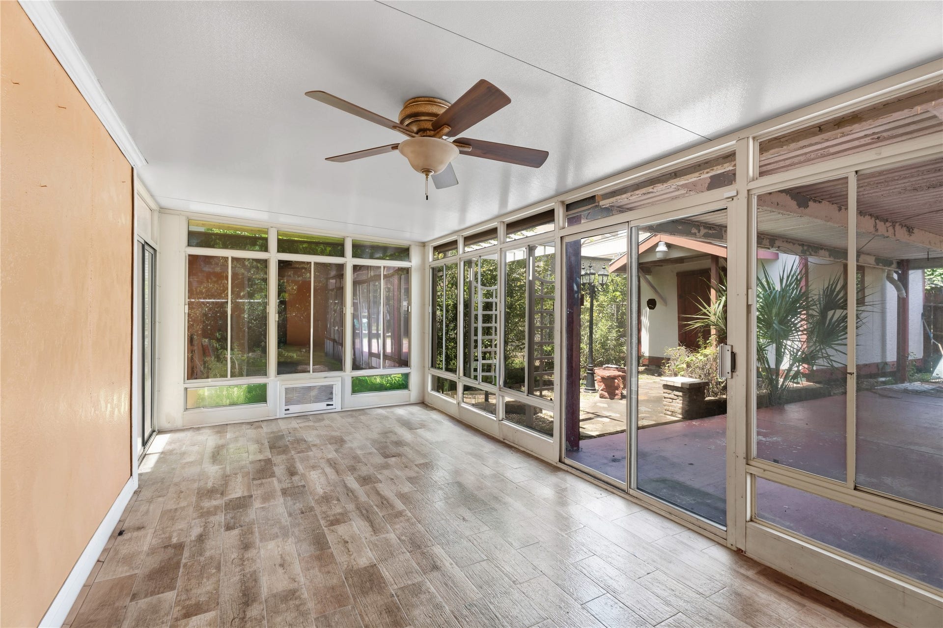 2609 Bevis Street, Houston, TX 77008 2609 Bevis Street, Houston, TX 77008