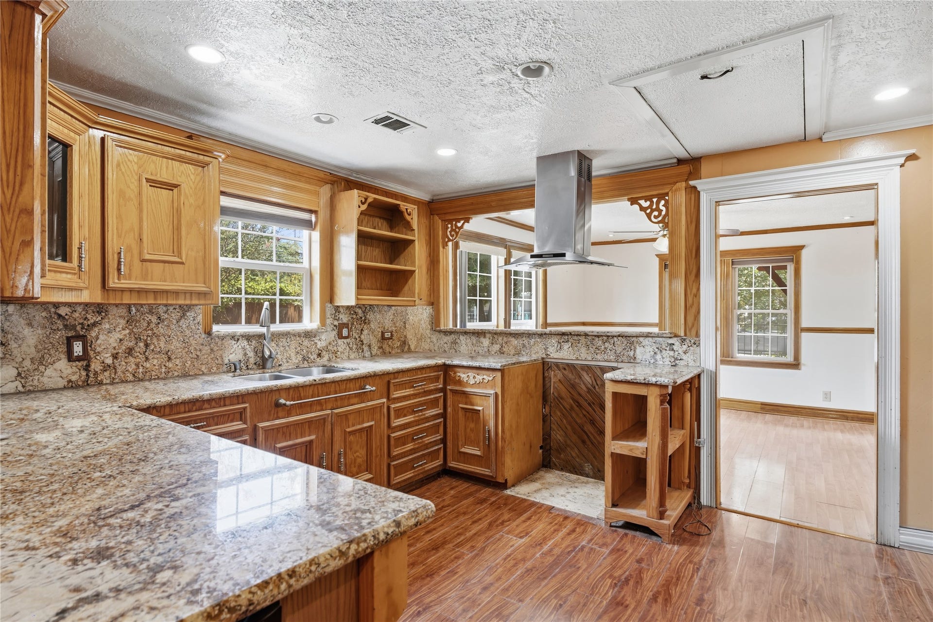 2609 Bevis Street, Houston, TX 77008 2609 Bevis Street, Houston, TX 77008
