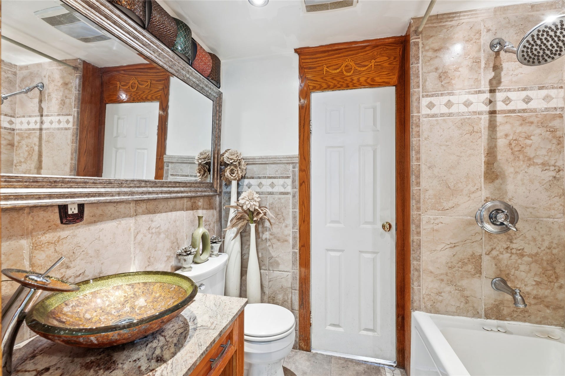 2609 Bevis Street, Houston, TX 77008 2609 Bevis Street, Houston, TX 77008