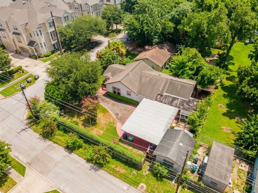 2609 Bevis Street, Houston, TX 77008 2609 Bevis Street, Houston, TX 77008