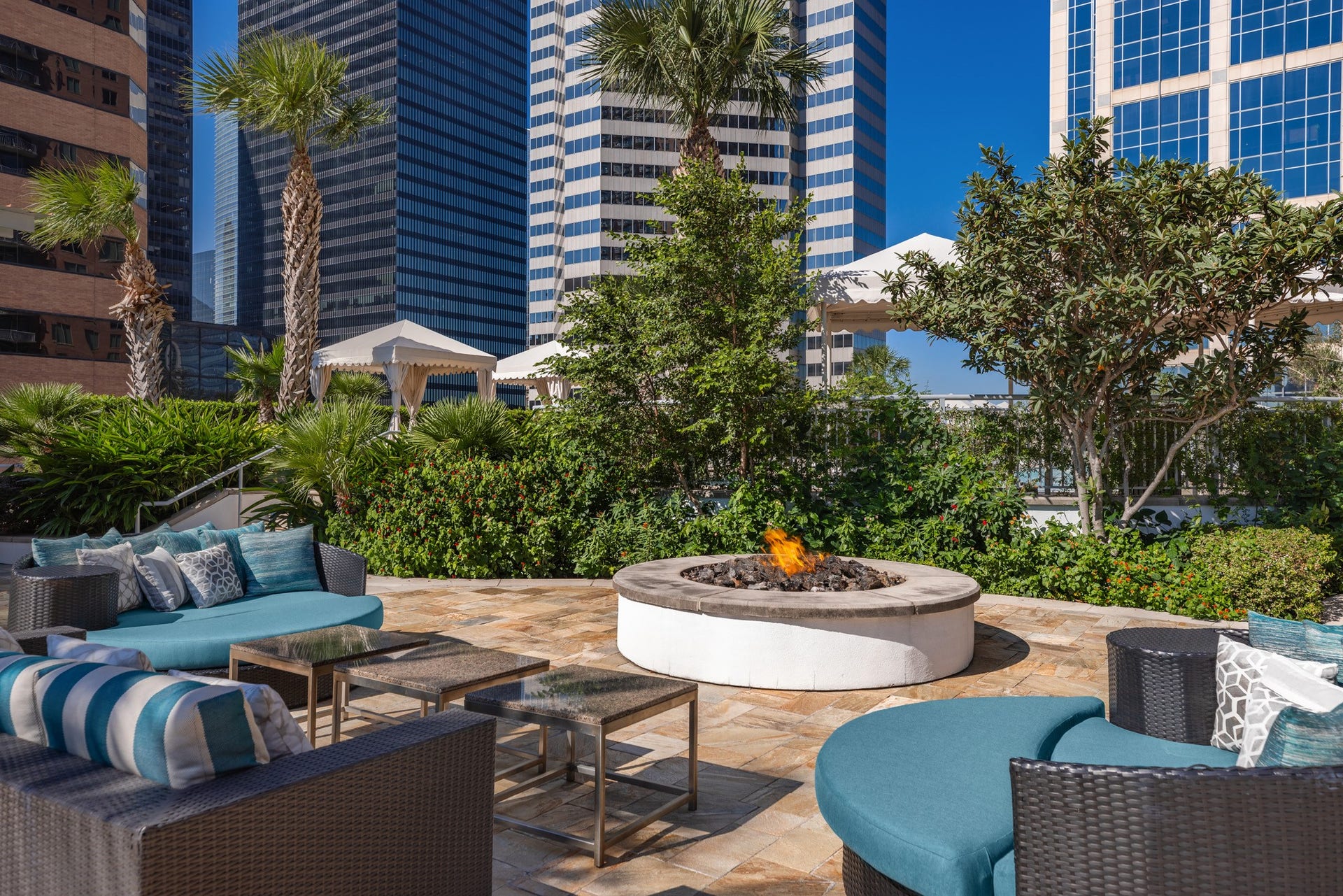 1400 McKinney Street, #3204, Houston, TX 77010 Whether you're unwinding after a long day or hosting friends, the outdoor fire pit lounge provides a warm and welcoming atmosphere with comfortable seating, landscaped surroundings and the vibrant downtown skyline just beyond.