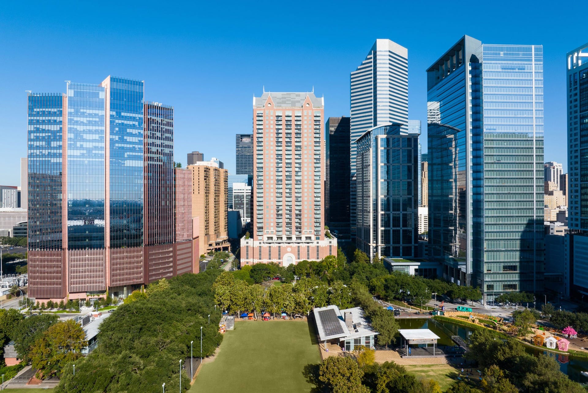 1400 McKinney Street, #3204, Houston, TX 77010 Rising above the vibrant downtown skyline, this iconic residential tower by acclaimed developer Marvin Finger stands as a landmark of sophisticated urban living. Ideally positioned just steps from Discovery Green, residents enjoy unparalleled access to exceptional dining, entertainment, professional sports venues and the very best of downtown Houston.