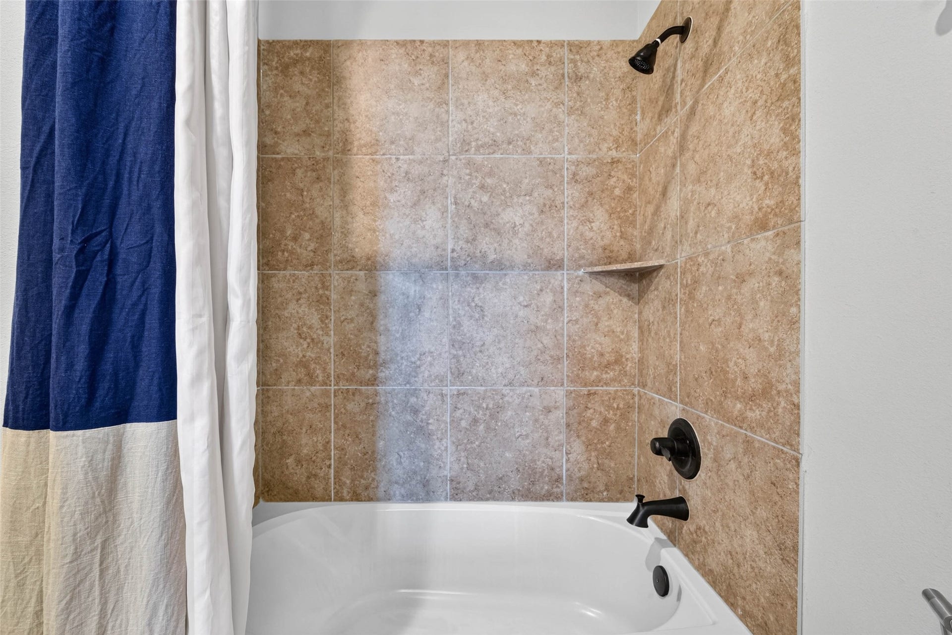 4419 Montcliff Bend Court, Sugar Land, TX 77479 Jack and Jill bathroom