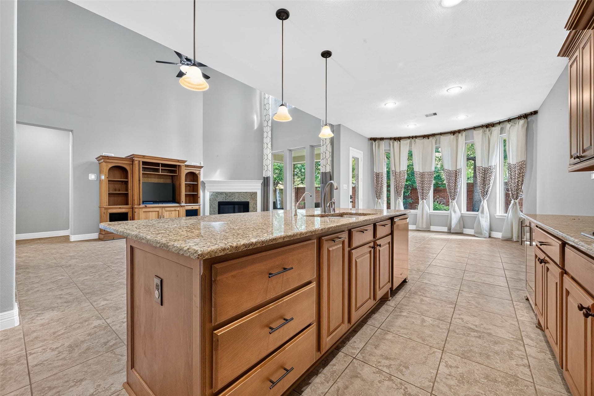 4419 Montcliff Bend Court, Sugar Land, TX 77479 Kitchen