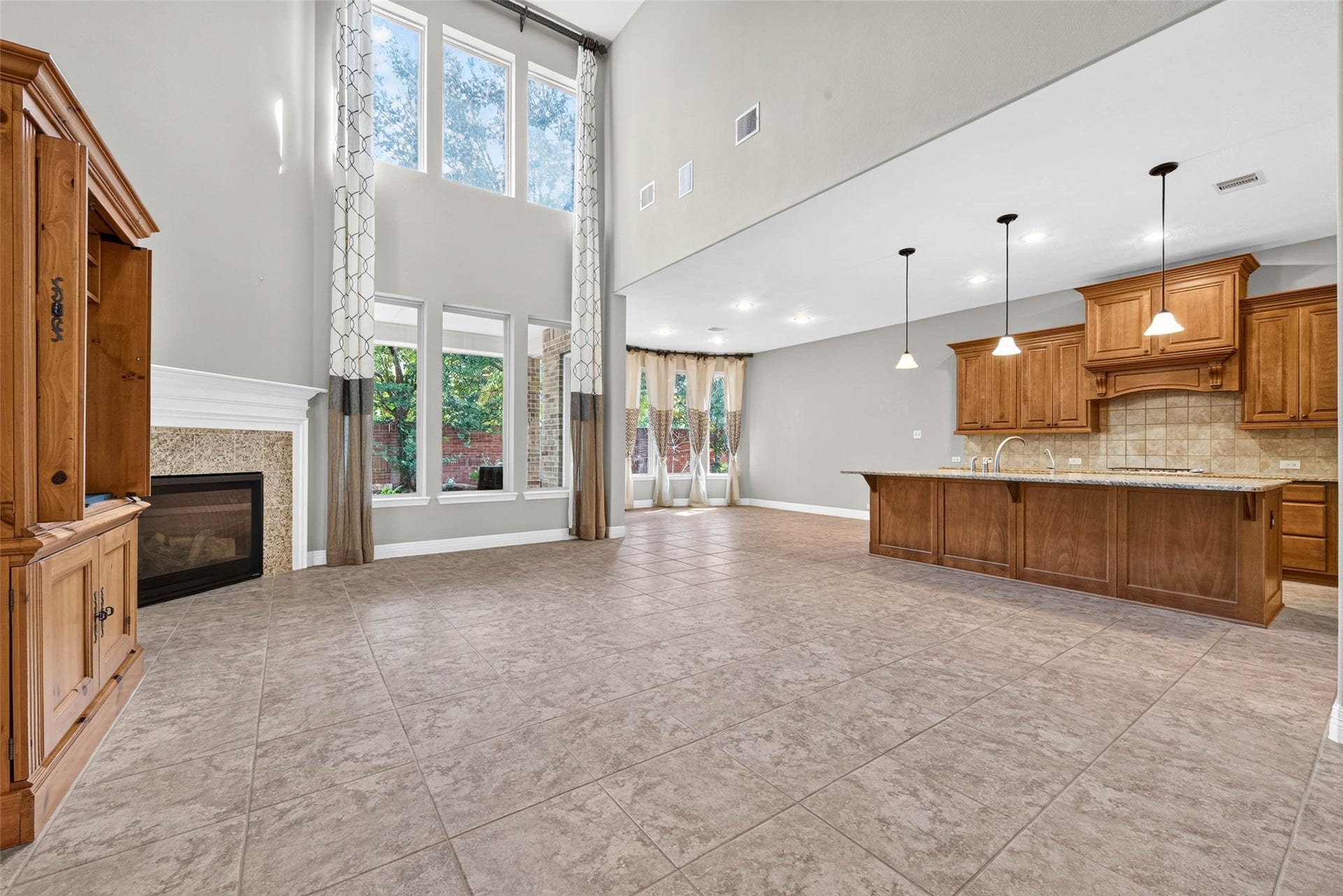 4419 Montcliff Bend Court, Sugar Land, TX 77479 This stunning home features soaring high ceilings and oversized windows that bathe the living area in natural light, creating a seamless, open-concept flow into the dining and kitchen spaces.