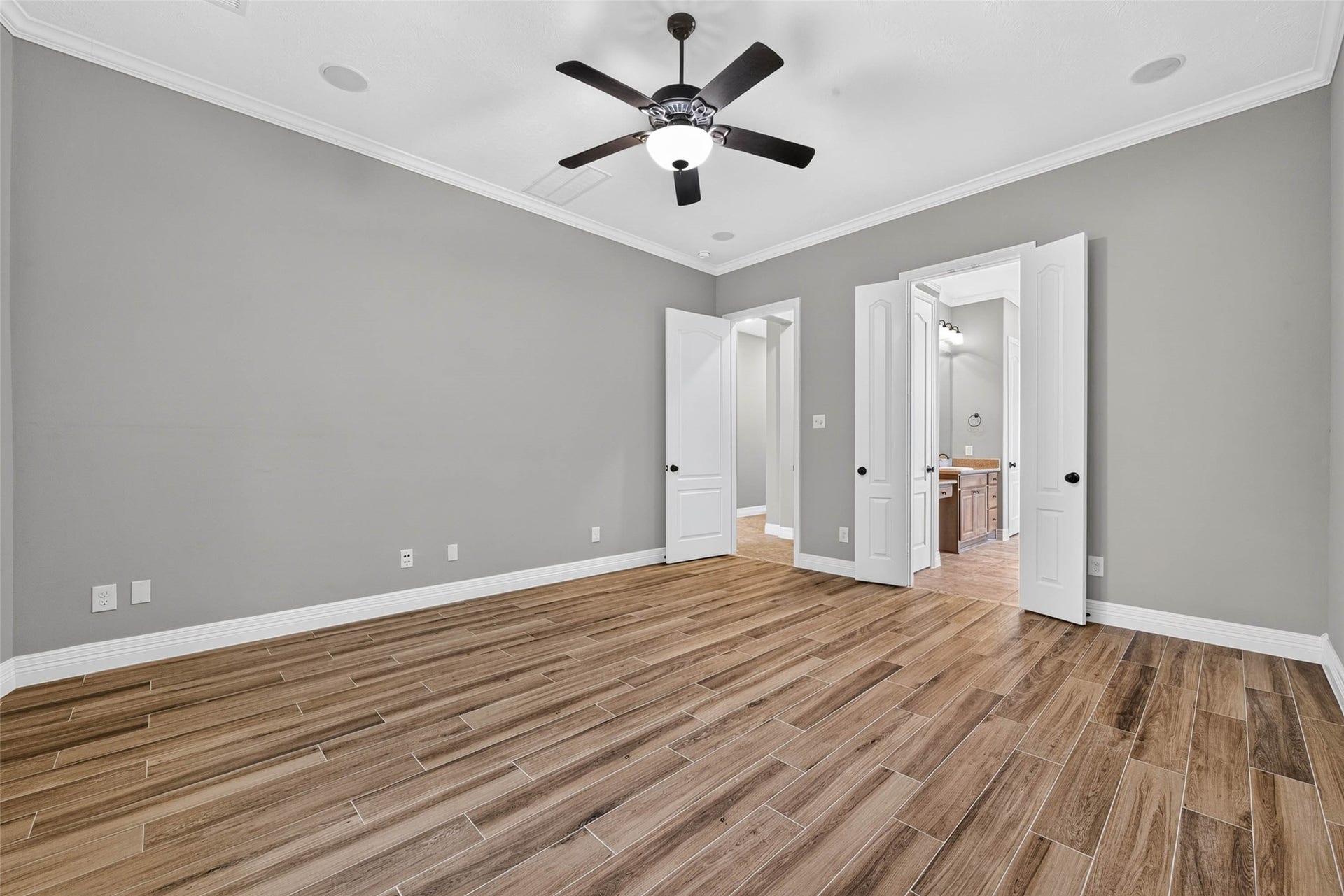 4419 Montcliff Bend Court, Sugar Land, TX 77479 Primary bedroom