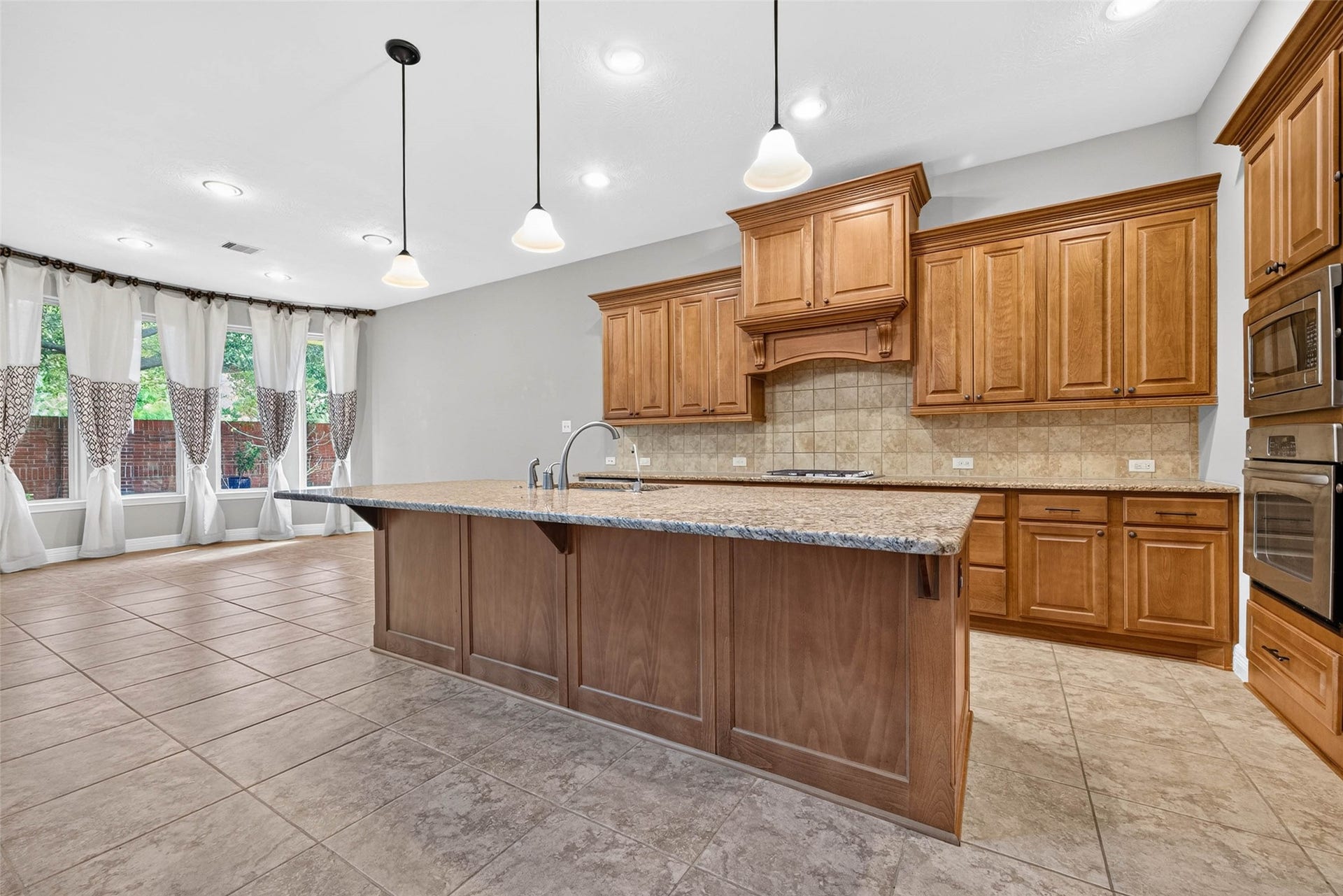 4419 Montcliff Bend Court, Sugar Land, TX 77479 Kitchen