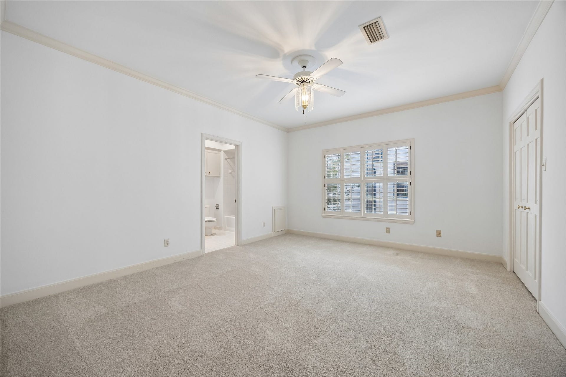 1422 Nantucket Drive, #C, Houston, TX 77057 Generously sized secondary bedroom with abundant natural light, window shutters and en-suite bath.
