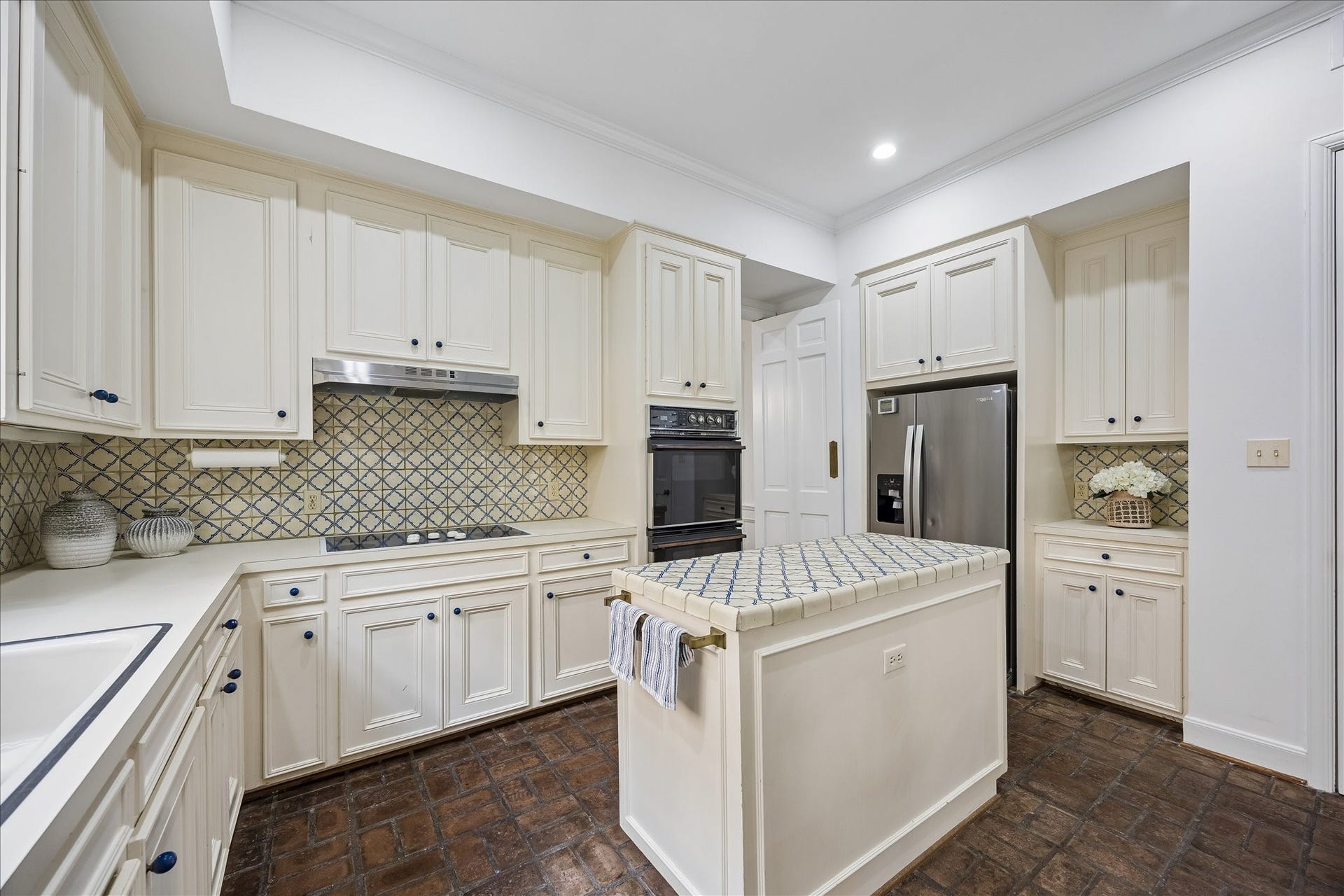 1422 Nantucket Drive, #C, Houston, TX 77057 Spacious kitchen with center island, abundant cabinetry and new cooktop vent hood.