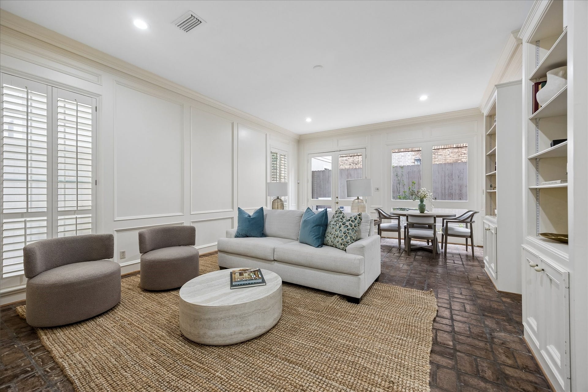 1422 Nantucket Drive, #C, Houston, TX 77057 Light-filled family room with built-in shelving and direct access to the private back patio.