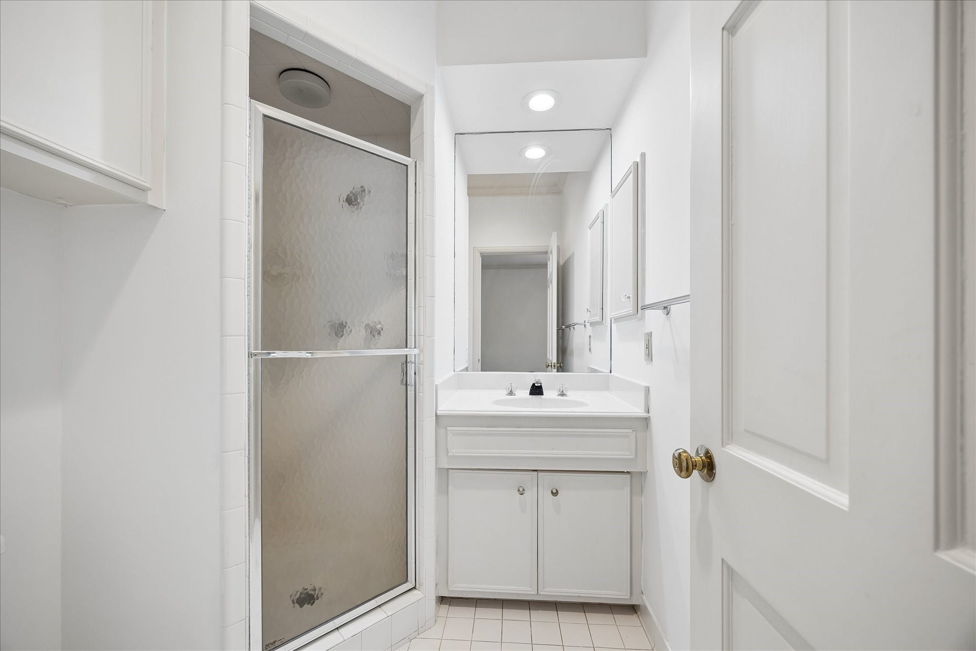 1422 Nantucket Drive, #C, Houston, TX 77057 En-suite bath with walk-in shower and built-in storage.