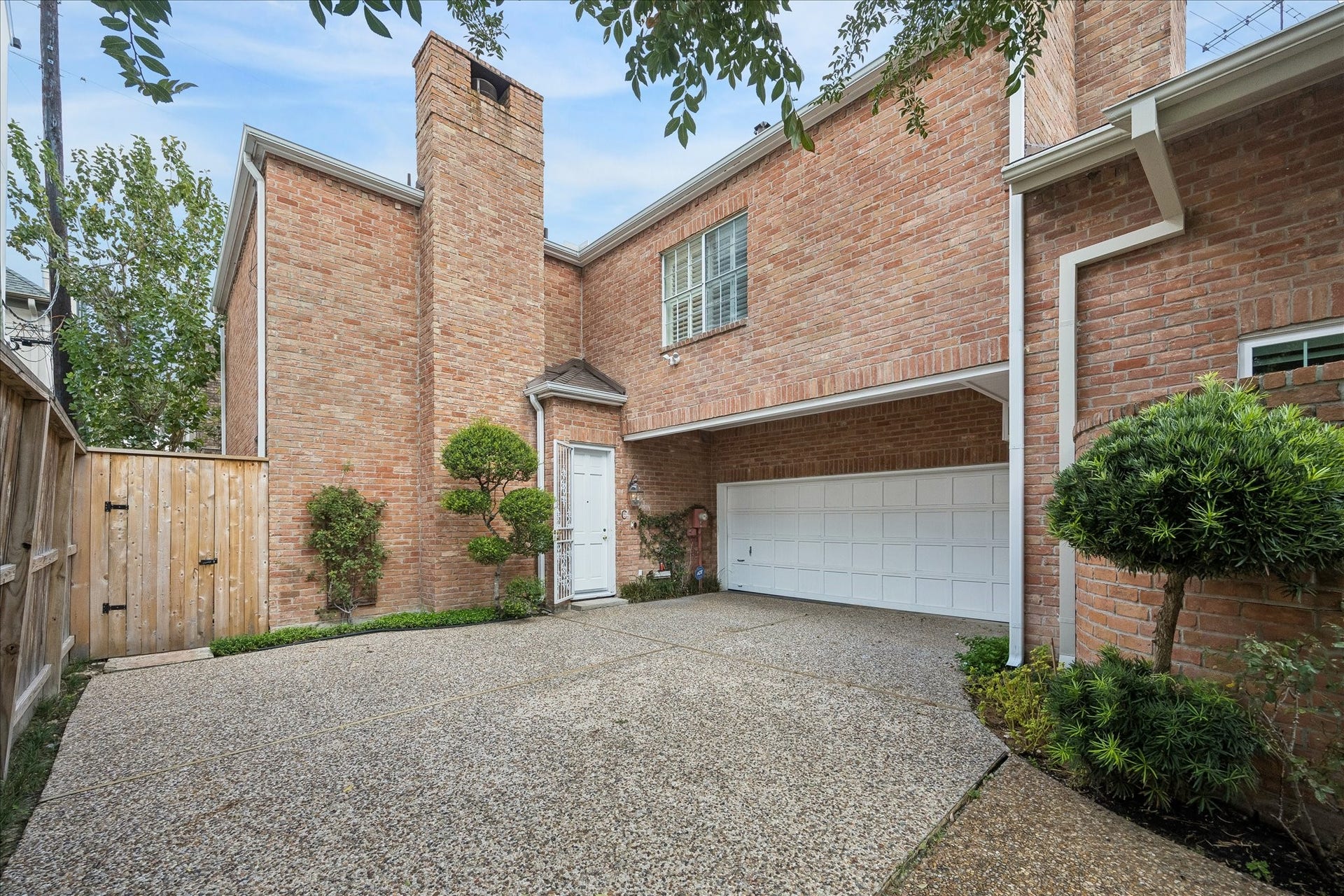 1422 Nantucket Drive, #C, Houston, TX 77057 Private drive serving just three residences, with Unit C ideally positioned at the rear.