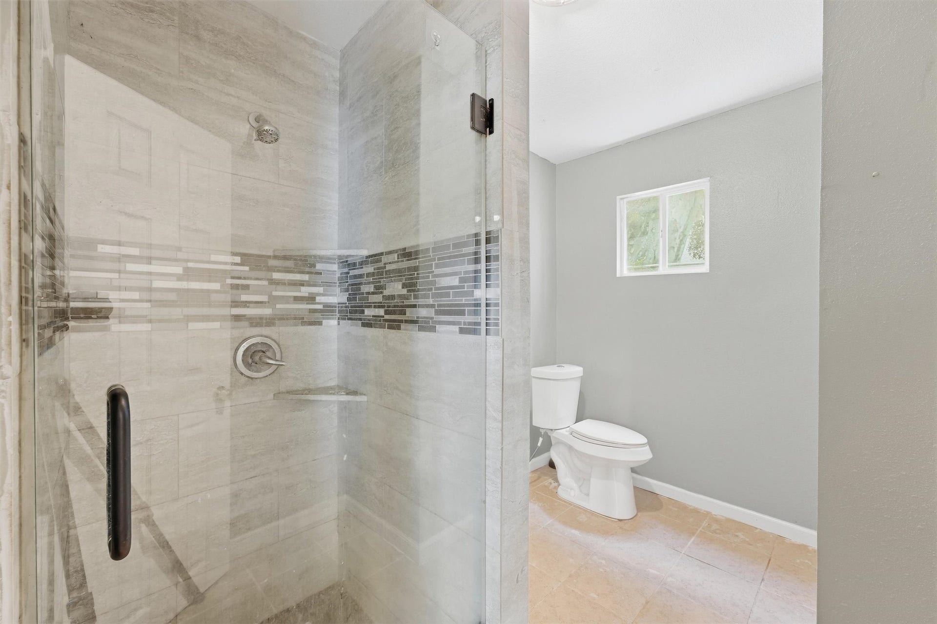 1141 Frankie Street, Houston, TX 77015 Unit 1- First floor bathroom