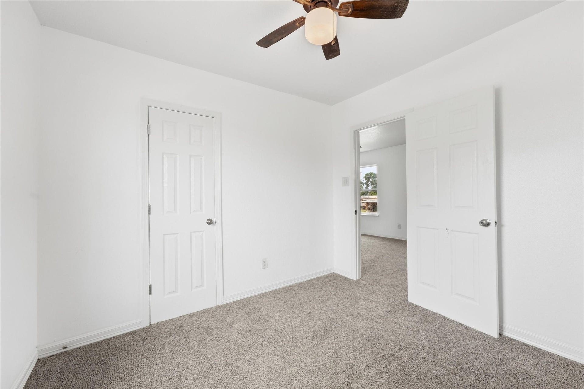 1141 Frankie Street, Houston, TX 77015 Spacious 2nd bedroom