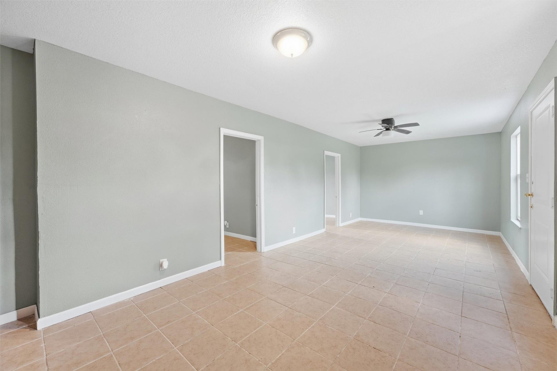 1141 Frankie Street, Houston, TX 77015 Unit 1 -First floor unit offering living room space, kitchen, 2 bedrooms and 1 full bathroom