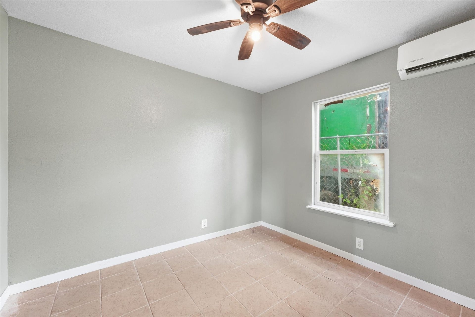 1141 Frankie Street, Houston, TX 77015 Unit 1 - First floor 2nd bedroom