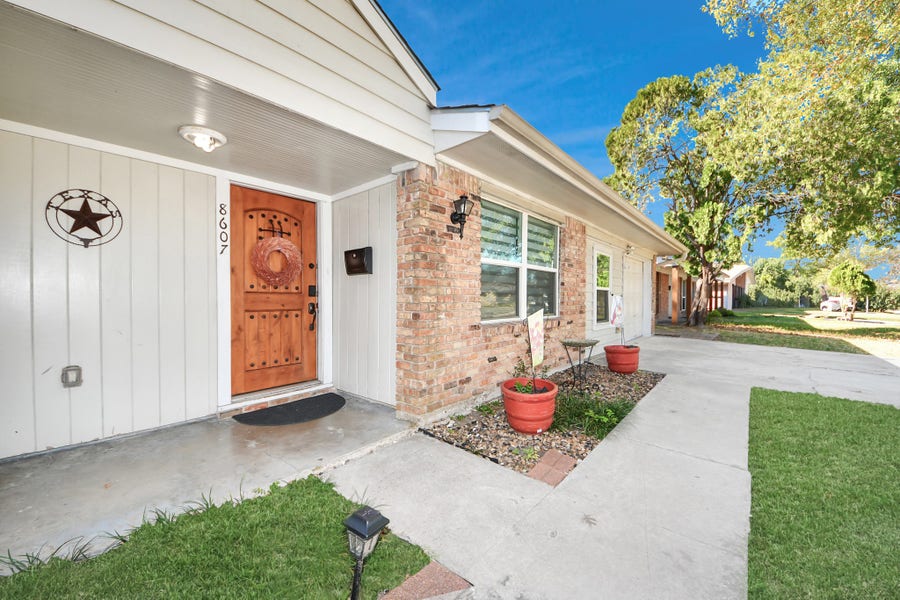 Property photo for 8607 Shadow Crest Street, Houston, TX