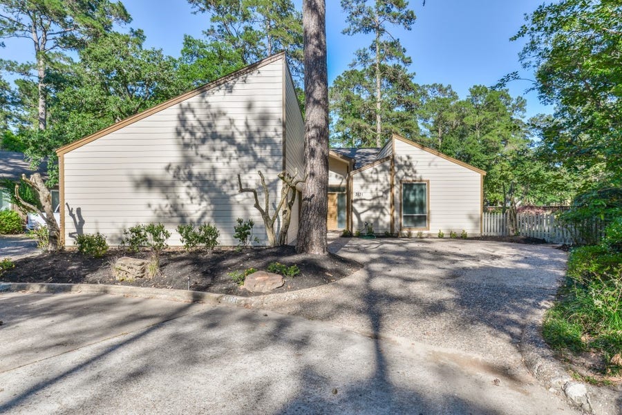 Property photo for 3131 Royal Crescent Drive, Houston, TX