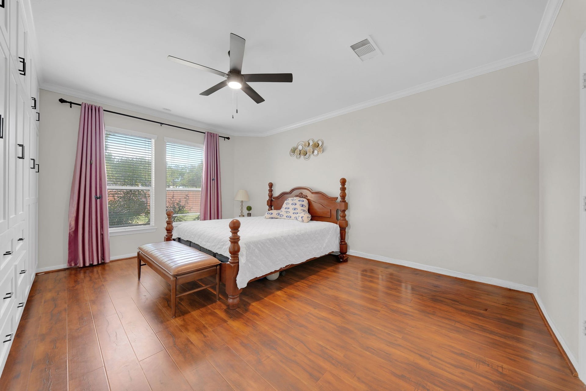 2318 Shadow Falls Lane, Pearland, TX 77584