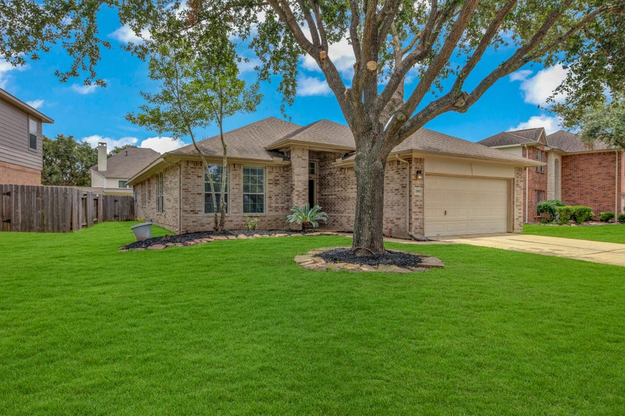 Property photo for 2002 Monarch Hollow Lane, Katy, TX