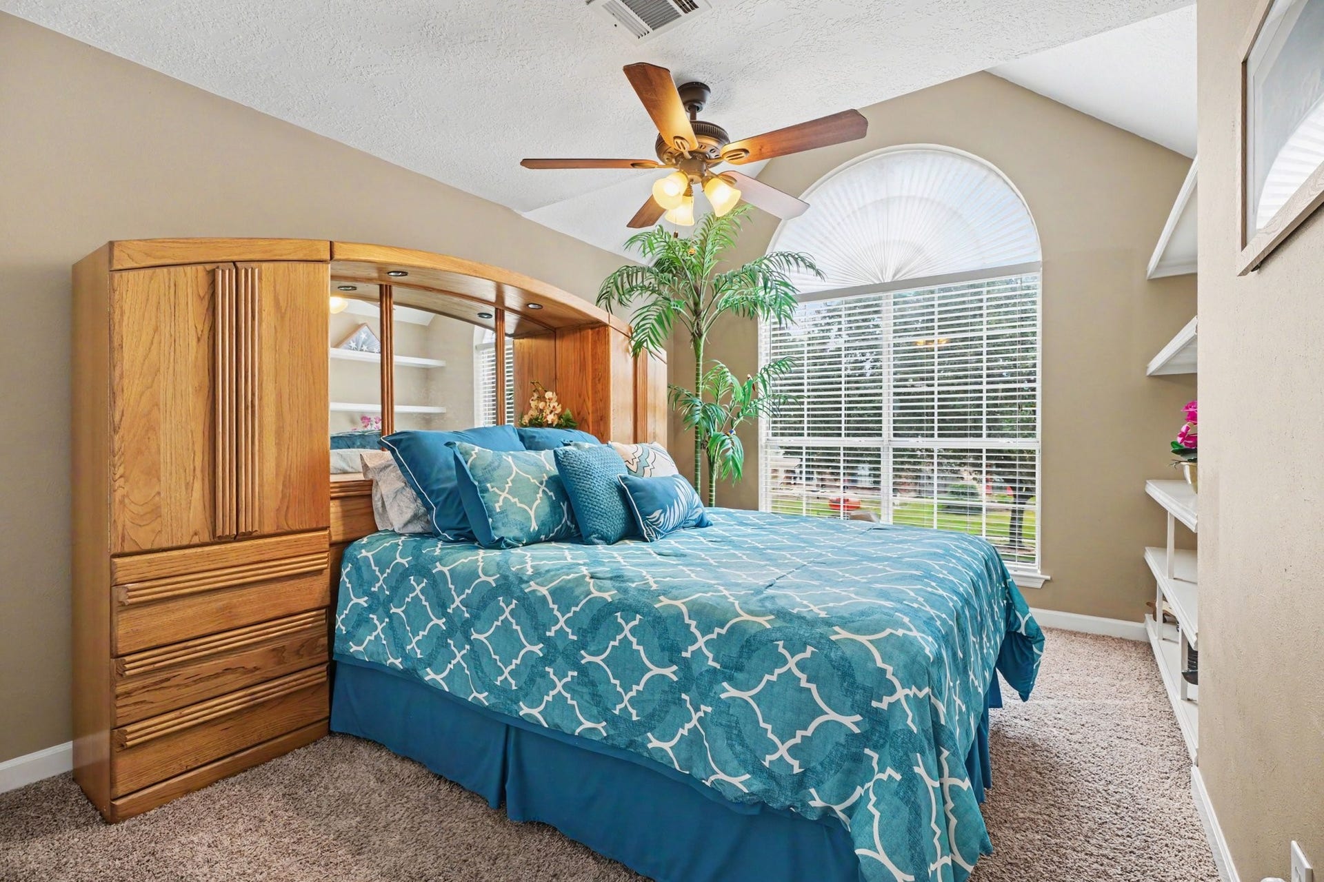 2123 Autumn Cove Drive, League City, TX 77573 Spacious secondary bedroom upstairs