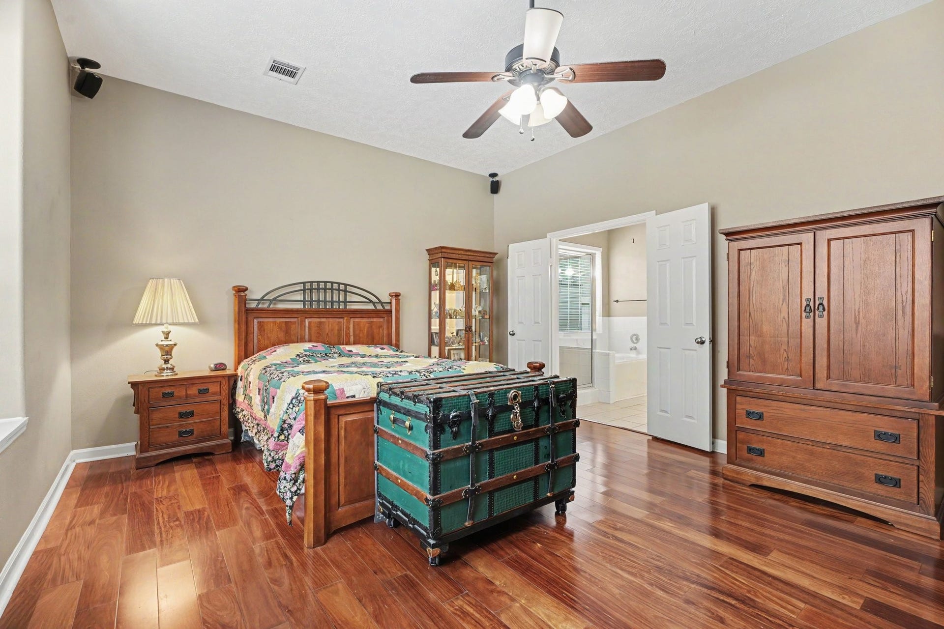 2123 Autumn Cove Drive, League City, TX 77573 Primary bedroom downstairs