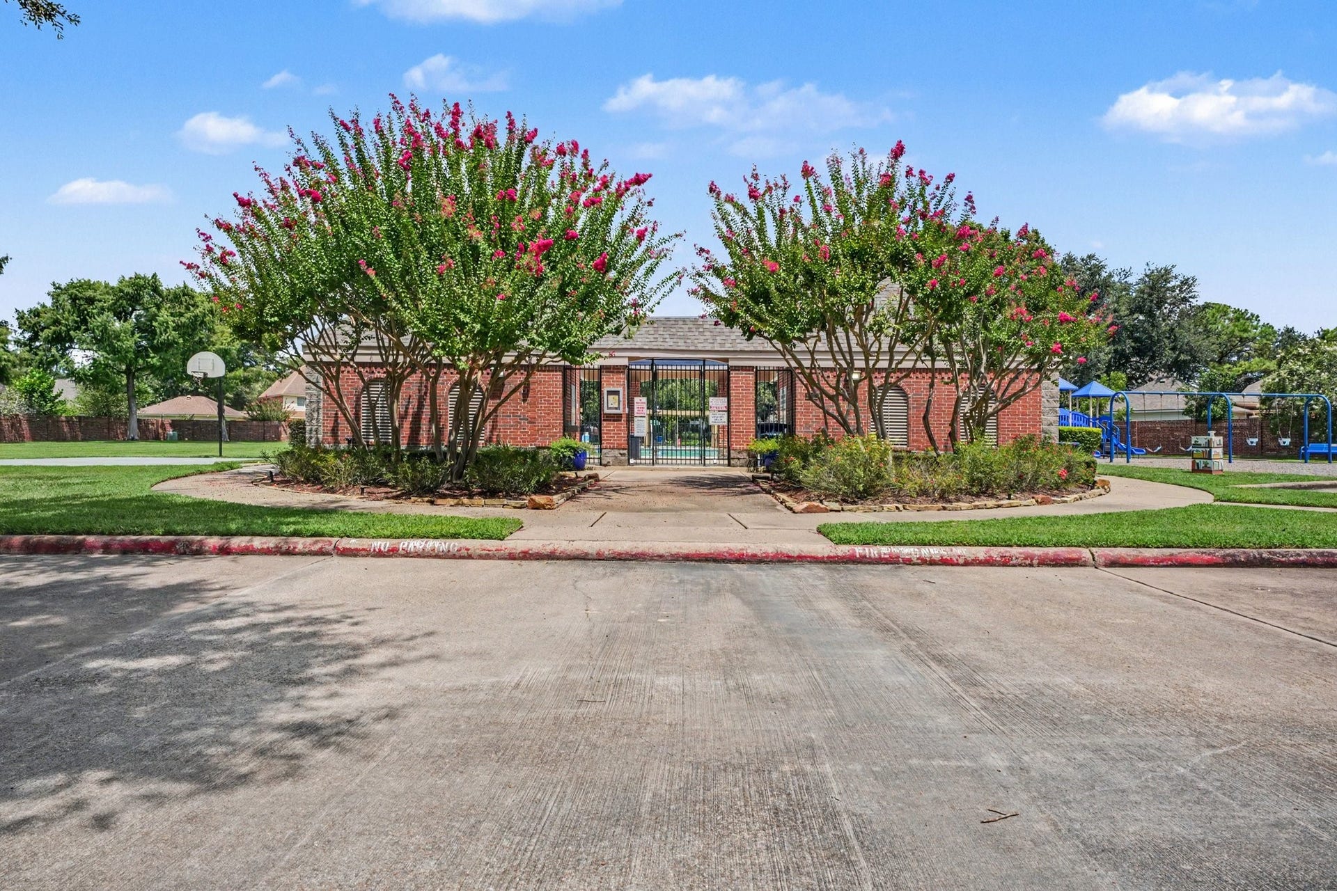 2123 Autumn Cove Drive, League City, TX 77573 Community park and pool