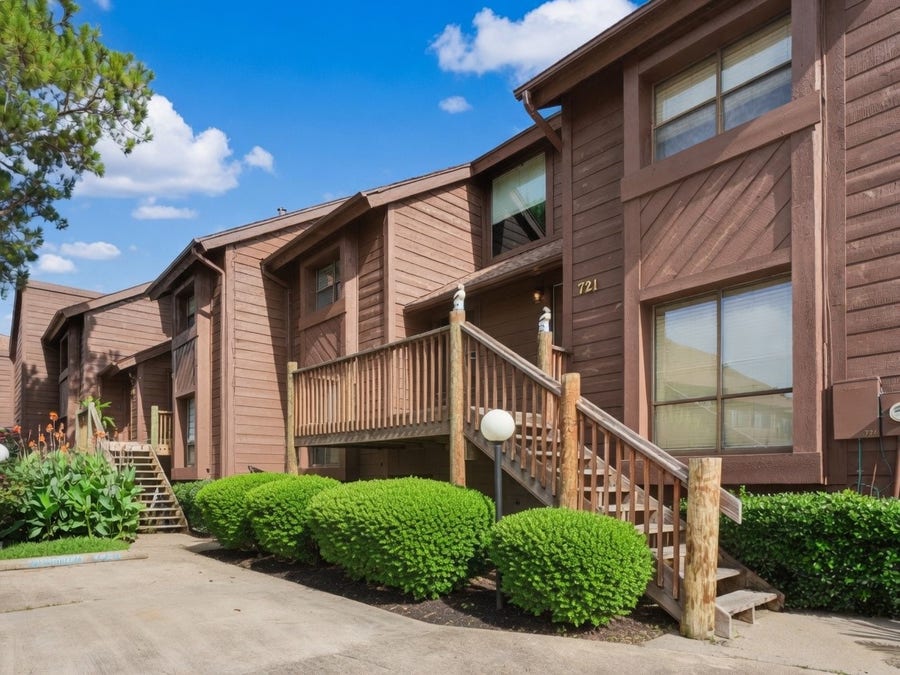 Property photo for 723 Davis Road, League City, TX