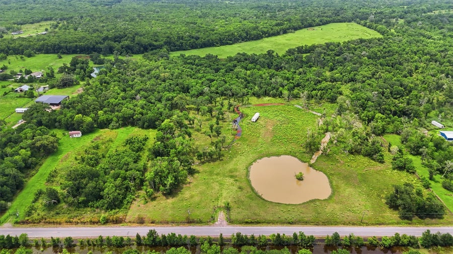 Property photo for 1900 Country road 30, Angleton, TX