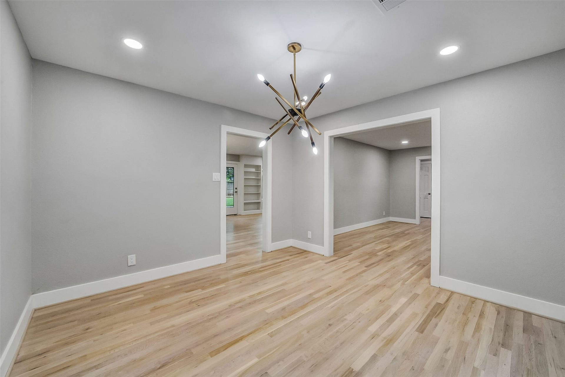 5318 Queensloch Drive, Houston, TX 77096 Formal dining just off the kitchen-makes entertaining a breeze.